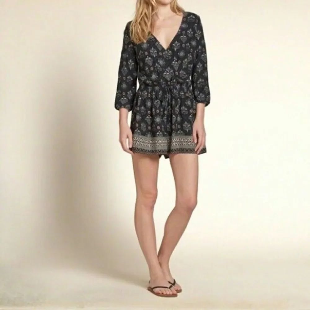 ✨HP 3-14-17✨Belmont Shore Romper Black Pattern✨